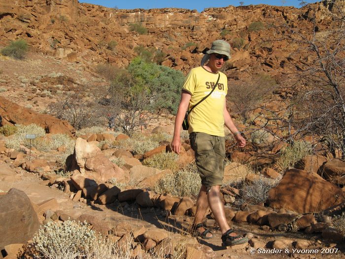 Wandeling door de hitte bij Twijfelfontein