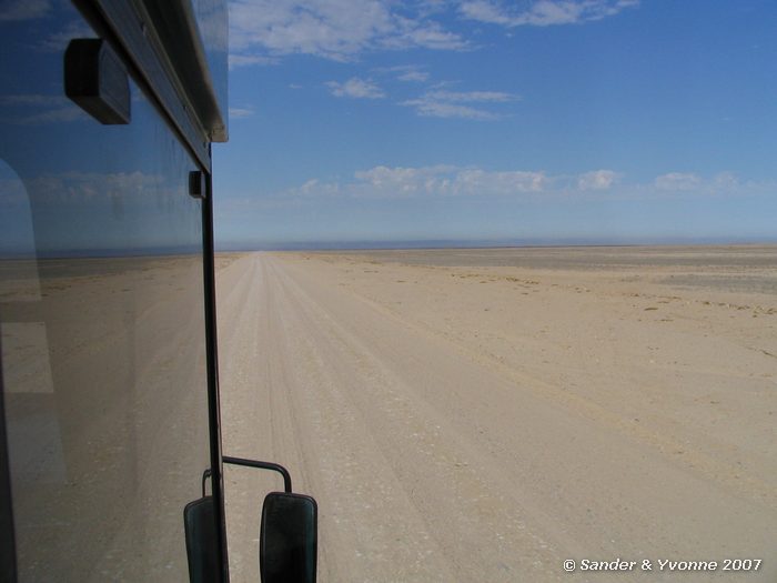 De vele kilometers woestijn in Namibie