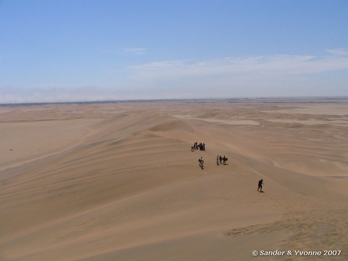 Na de afdaling moeten we de duin weer op
