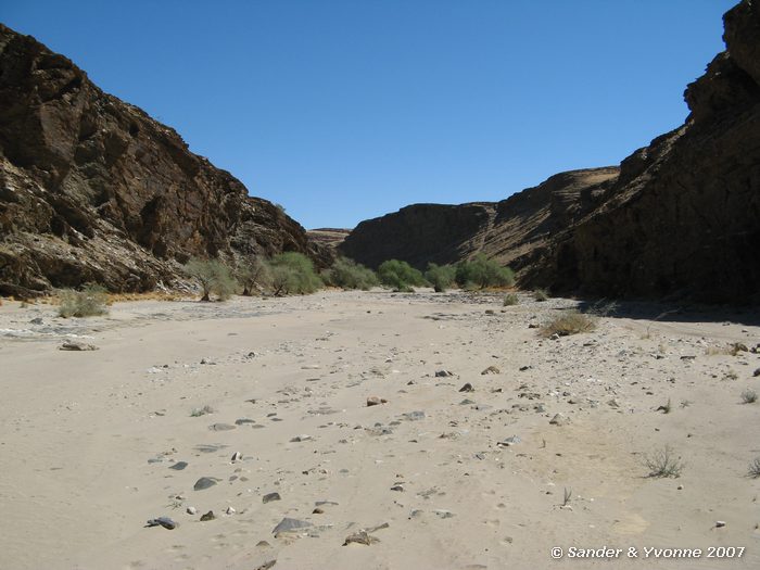 Een jaar geleden stond hier enkele meters water
