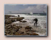 Door de branding het water uit