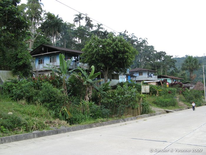 Langs de weg in Osayacu