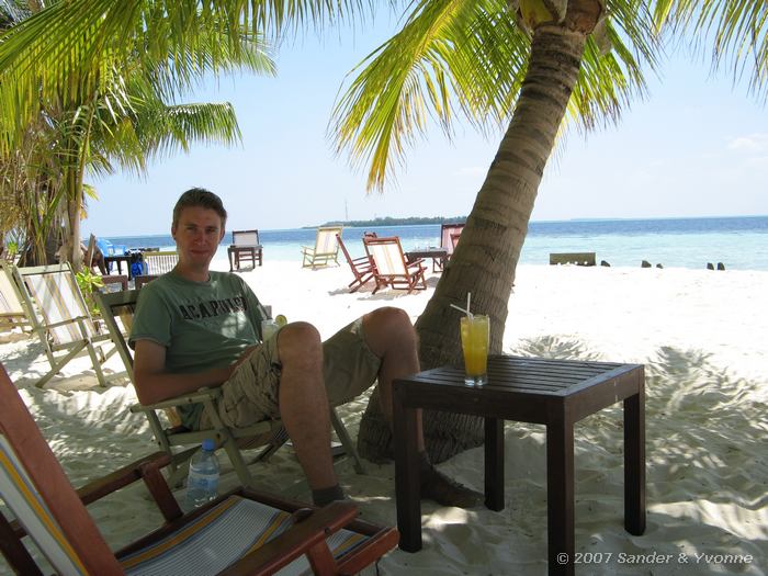 Klaar voor vertrek, Een laatste drankje op het strand voor we weer naar huis gaan.