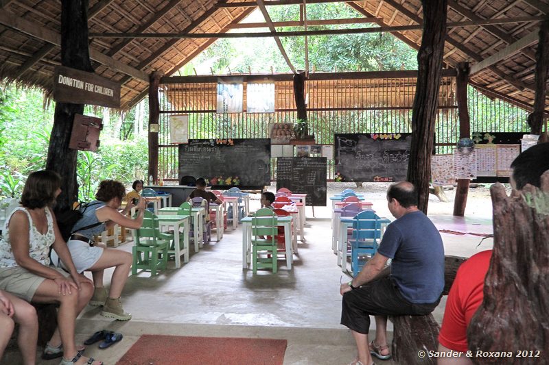  Mon dorp bij Jungle Rafts River Kwai Hotel