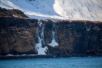 Waterval aan de kust