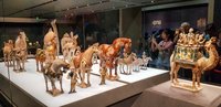 Paarden en kamelen van aardewerk